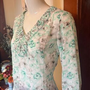 New northern reflections size small Floral Sheer Women's Top - Mint Green